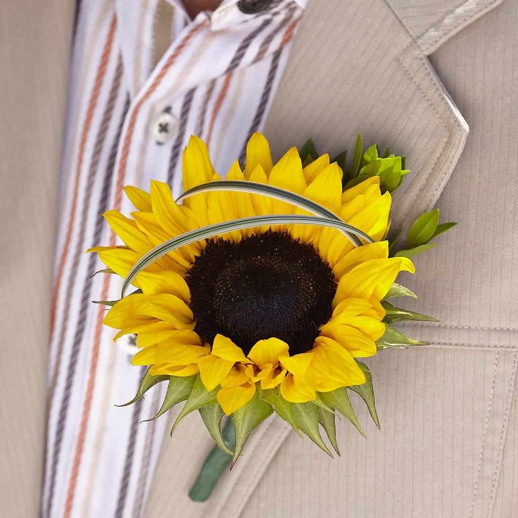 Free Spirit Boutonniere – The Florist Ltd, Denton TX